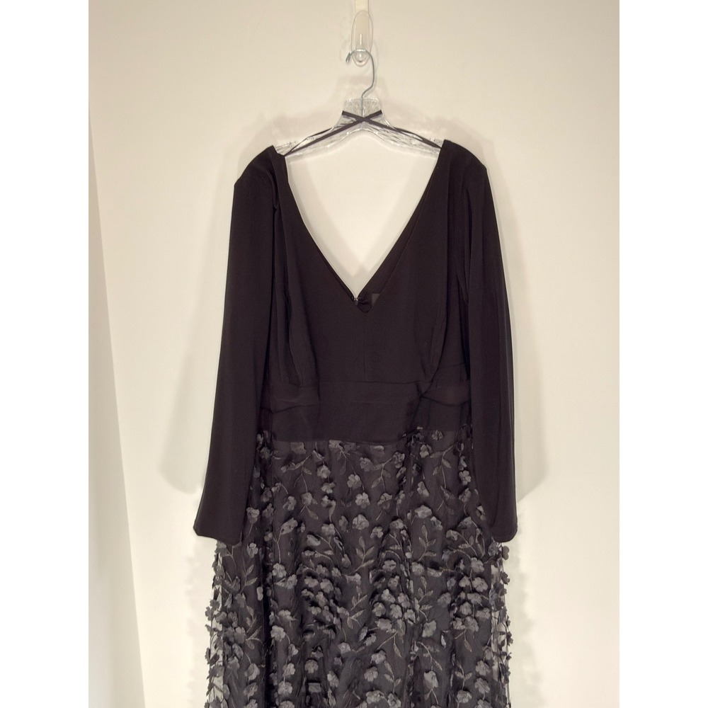 Xscape Long Sleeve V-Neck 3D Embellished Floral Gown Black Formal Event 22W - Picture 3 of 16
